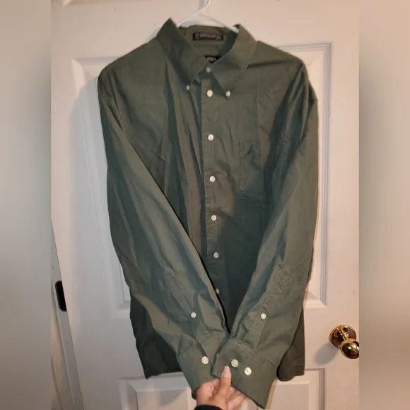 5 for $20 | Nautica Olive and Beige Button Down Shirts Bundle (2pc) - Picture 4 of 14